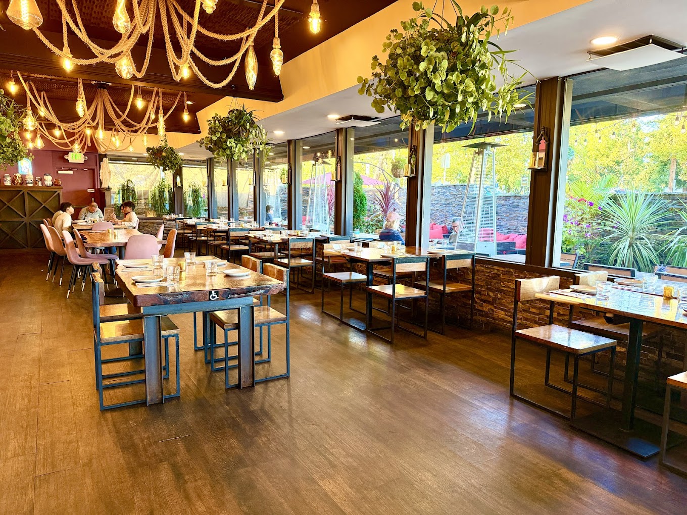Hércules dining interior
